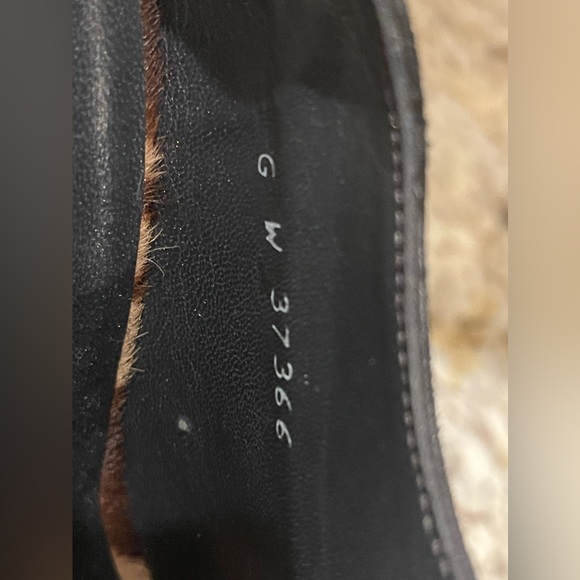 Stuart Weitzman size 7 - Picture 9 of 10